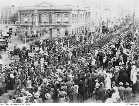  The Soul of the City: A Glimpse into 1916 Through Silent Streets and Unforgettable Faces!